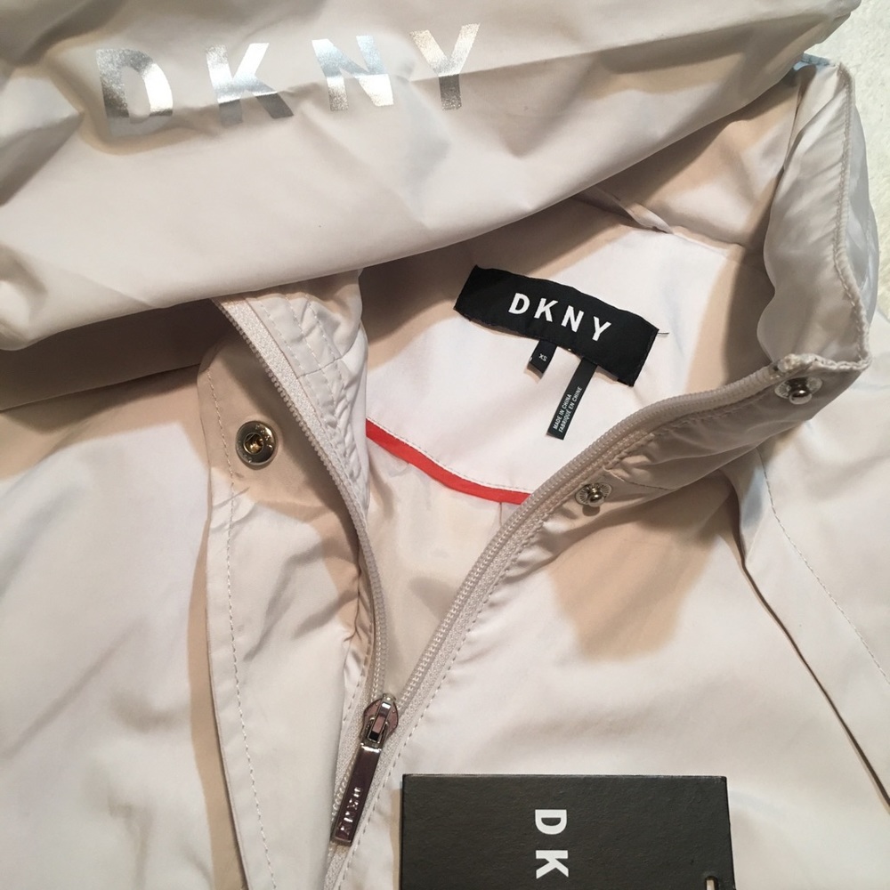 DKNY 🧥💦 Women’s Rain Packable Coat. NWT.